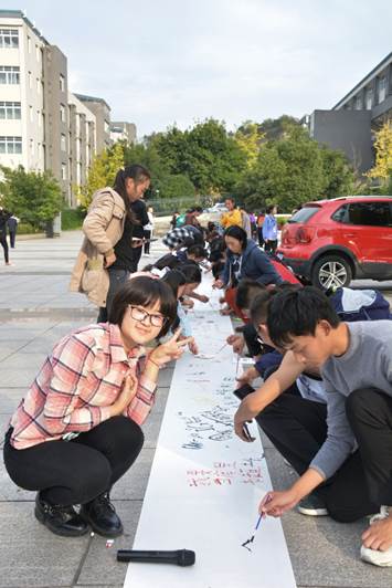 说明: C:\Users\Administrator\Desktop\10.31 必发集团2019级新生团建活动\10.31”快来新启航,土木显力量“团建活动\IMG_20191031_223957.jpg